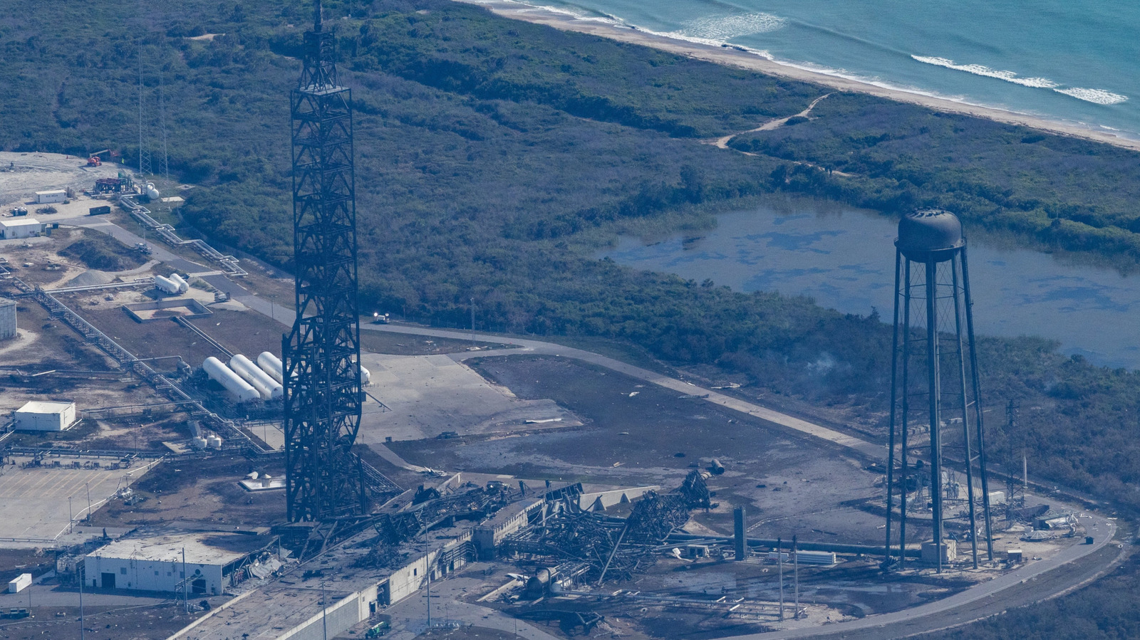 Blue Origin's New Glenn Faces Launchpad Crisis: Can It Fly Again in 2025?